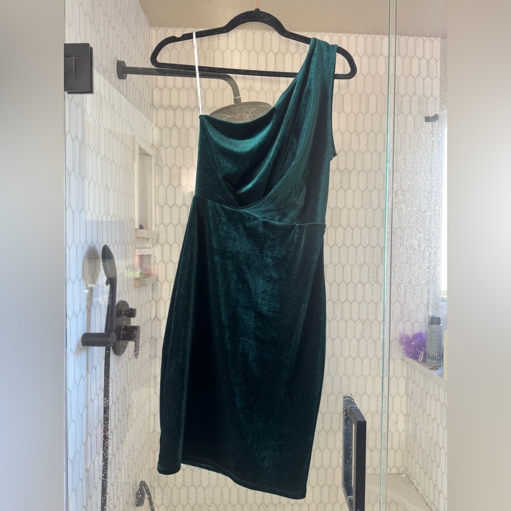 NWT Lulus Green Velvet Dress